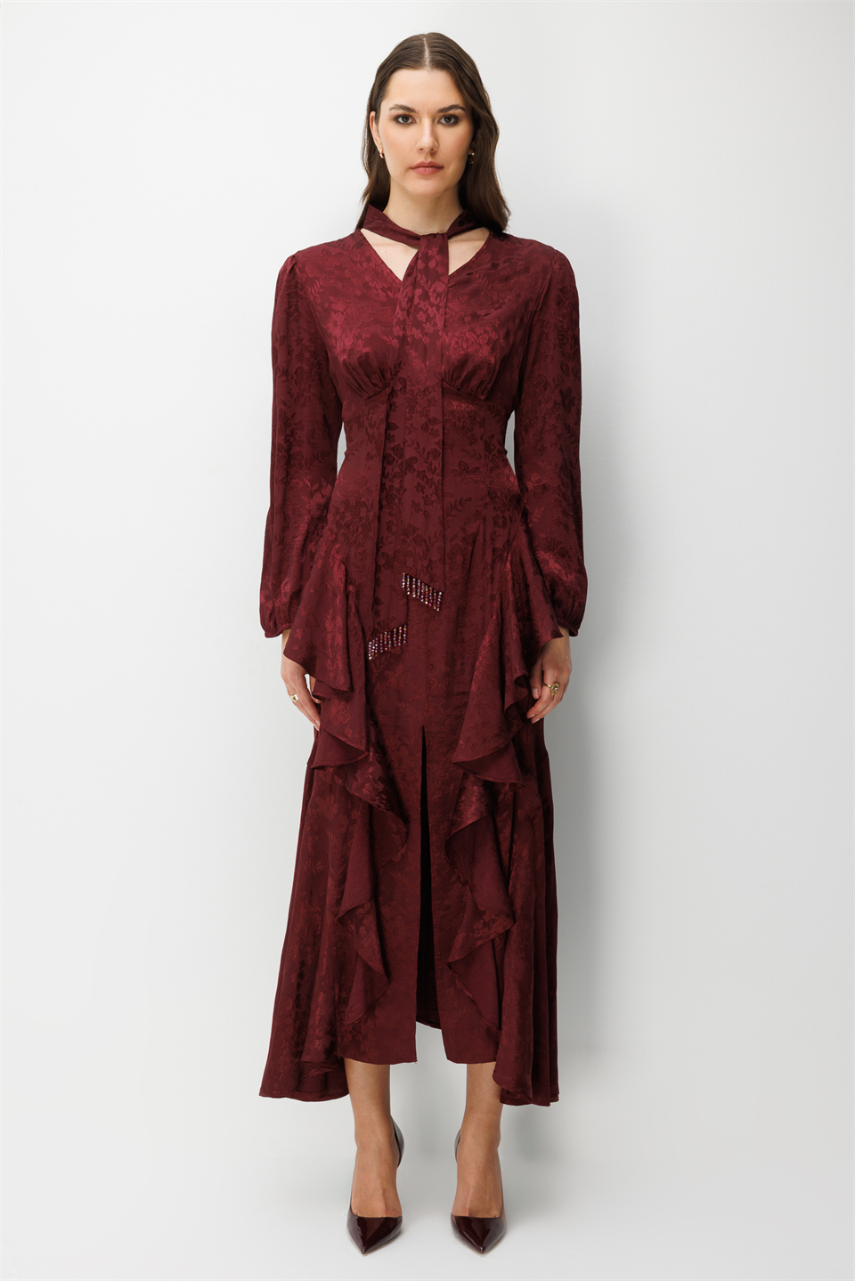 V Yaka Detaylı Volanlı Jakar Elbise BORDO