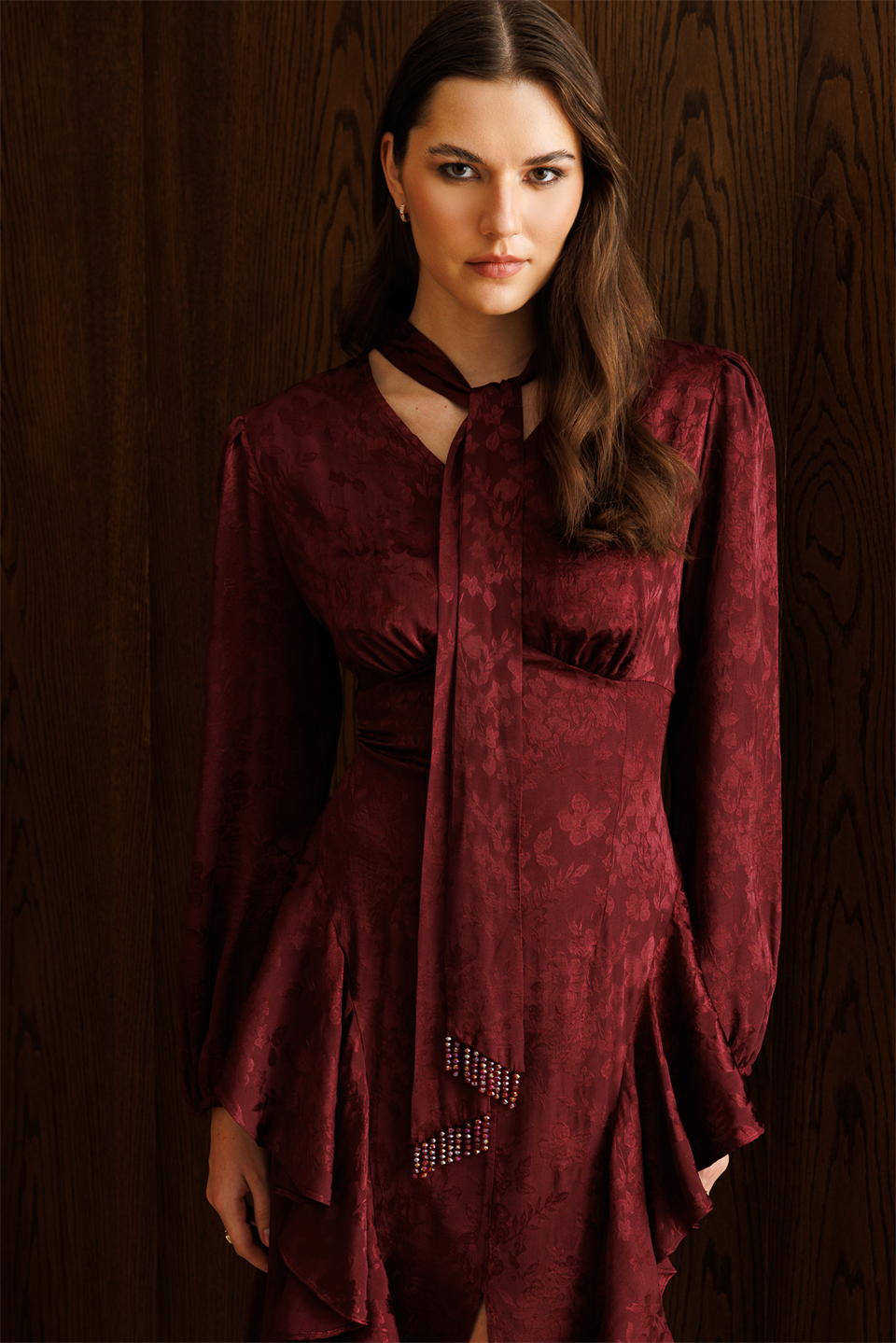 V Yaka Detaylı Volanlı Jakar Elbise BORDO