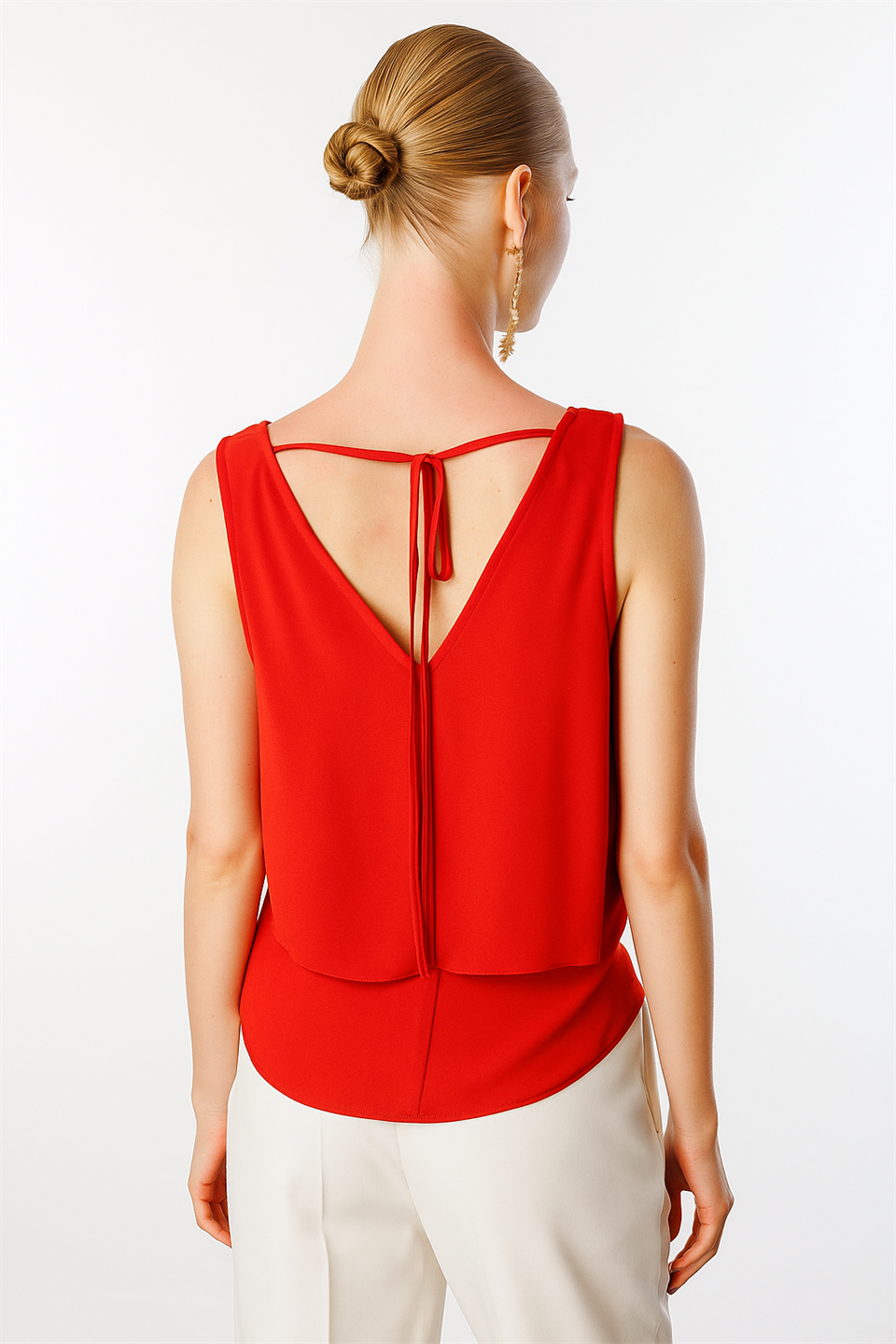 V Yaka Sırt Dekolteli Volanlı Bluz KIRMIZI