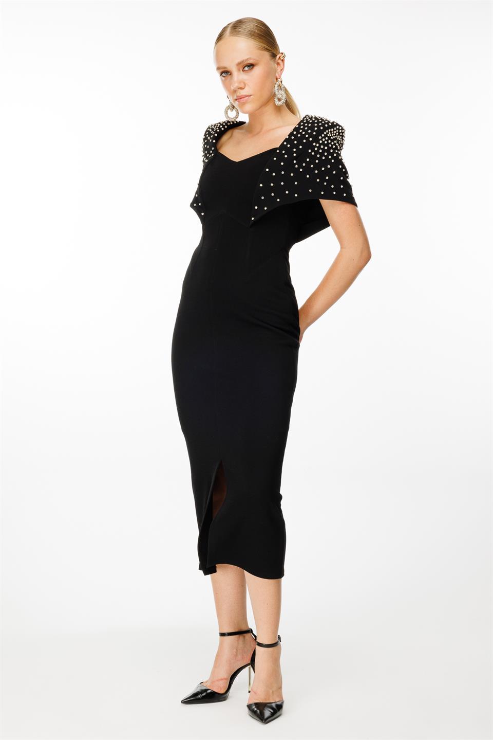 Vatkalı Omuz Pelerinli İşlemeli Elbise SİYAH