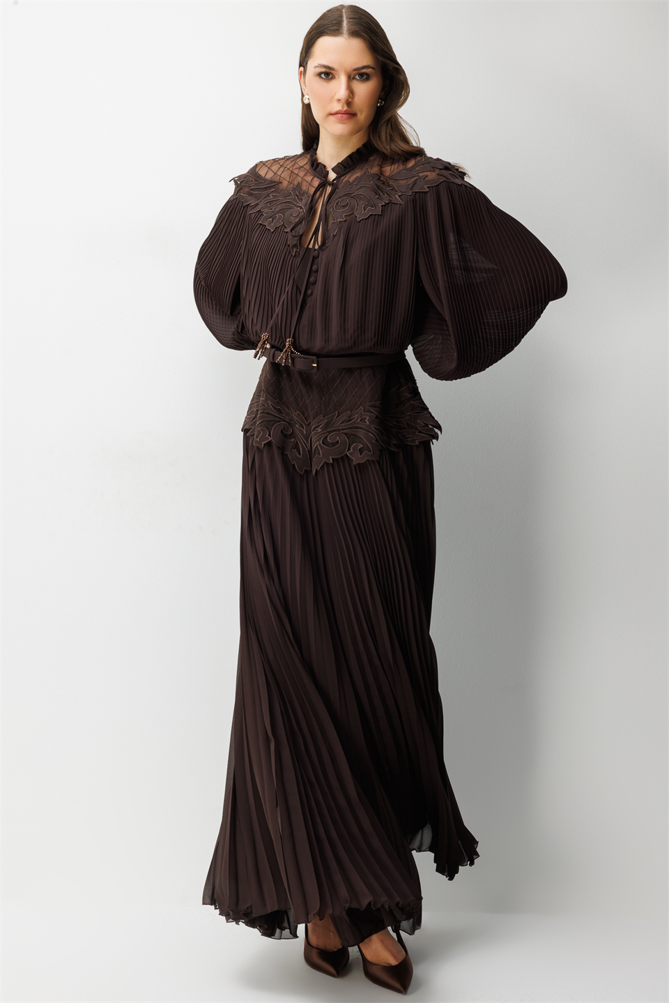 Yaka Bel Dantel İşleme Detay Maxi Boy Elbise KAHVERENGİ