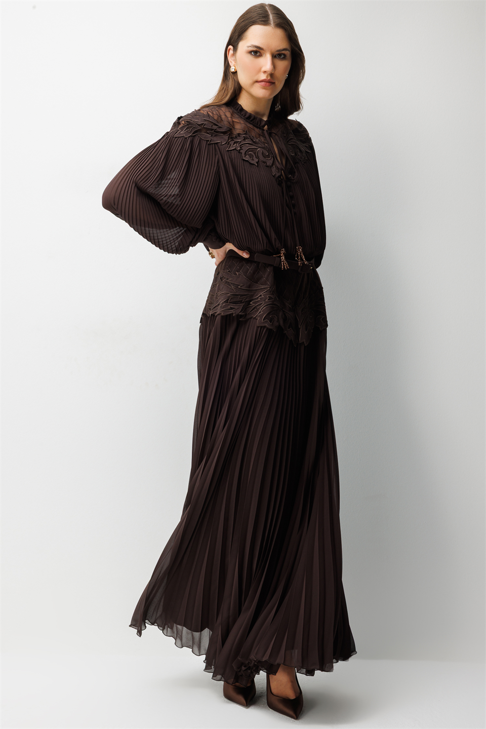 Yaka Bel Dantel İşleme Detay Maxi Boy Elbise KAHVERENGİ