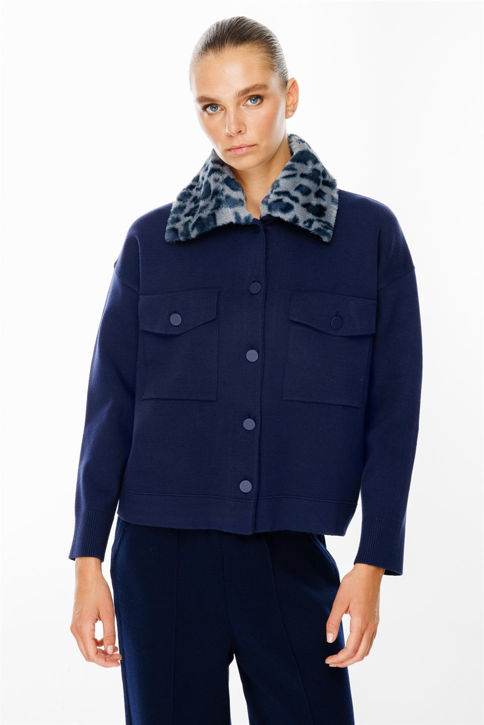 Yaka Kürk Detaylı Düğmeli Ceket LACİVERT
