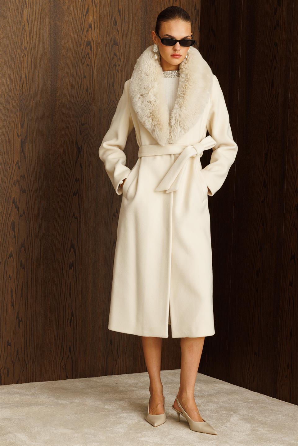 Yaka Kürk Detaylı Kaşe Kaban EKRU