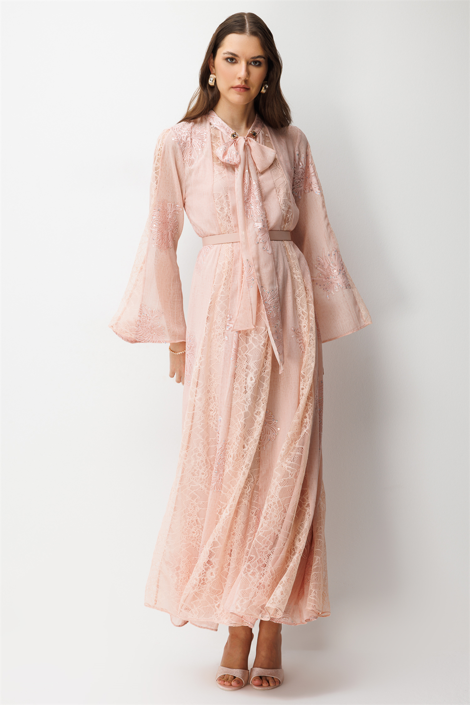 Yaka Şal Bağlama Detay Dantel Şeritli Maxi Boy Elbise PUDRA