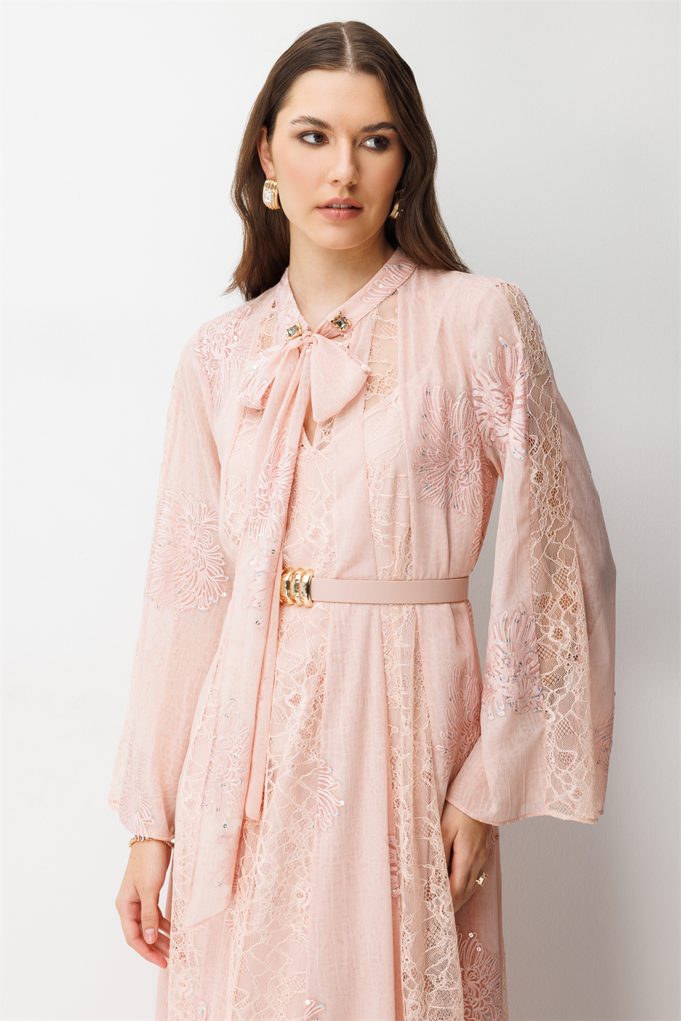 Yaka Şal Bağlama Detay Dantel Şeritli Maxi Boy Elbise PUDRA