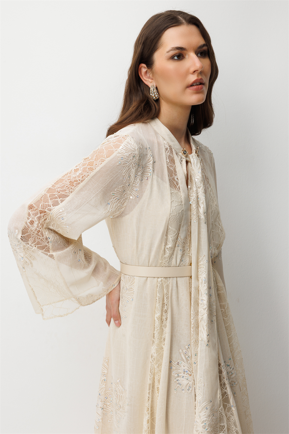 Yaka Şal Bağlama Detay Dantel Şeritli Maxi Boy Elbise EKRU