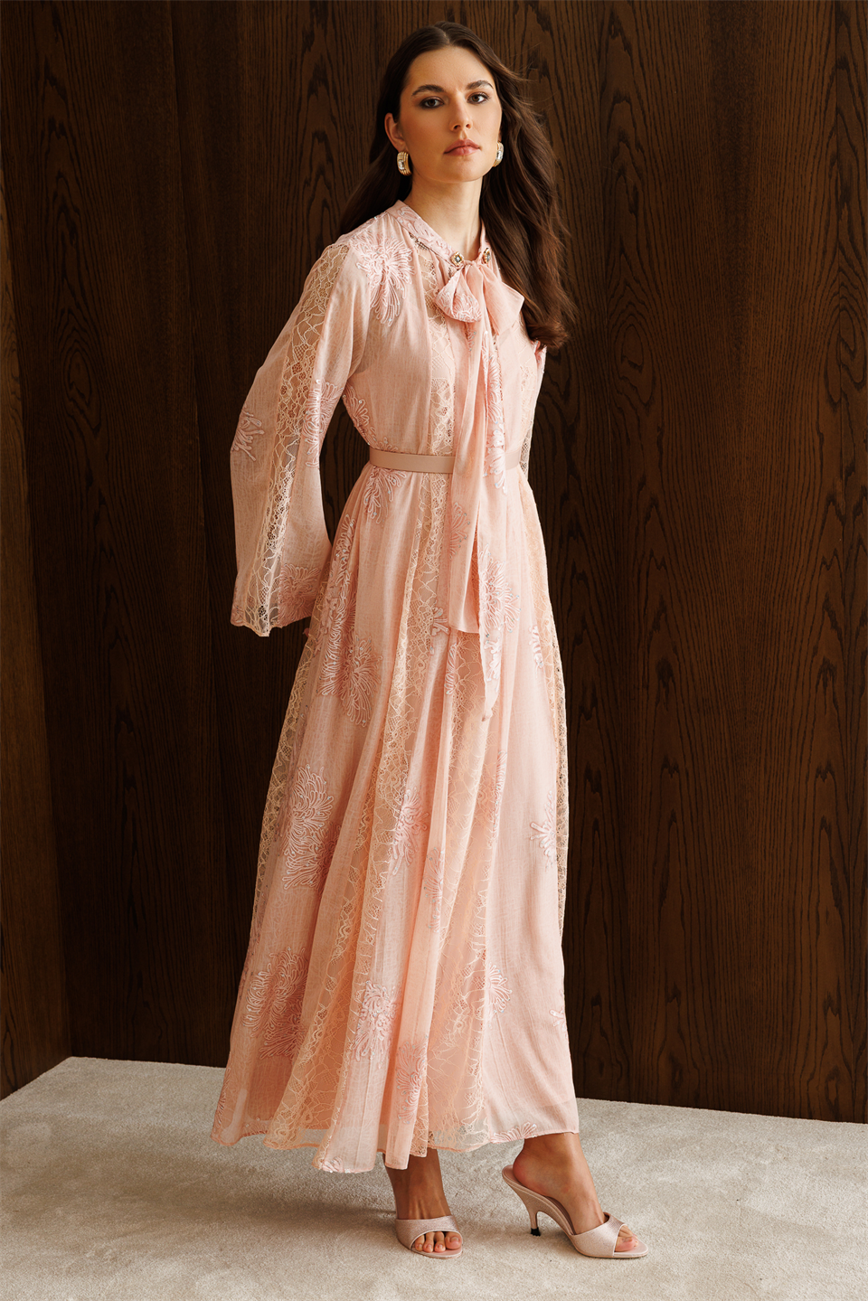 Yaka Şal Bağlama Detay Dantel Şeritli Maxi Boy Elbise PUDRA