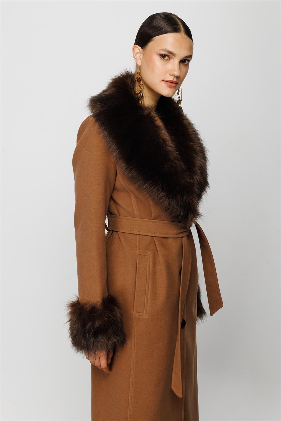 FURRY COLLAR COAT WITH FURRY COLLAR AND SLEEVES