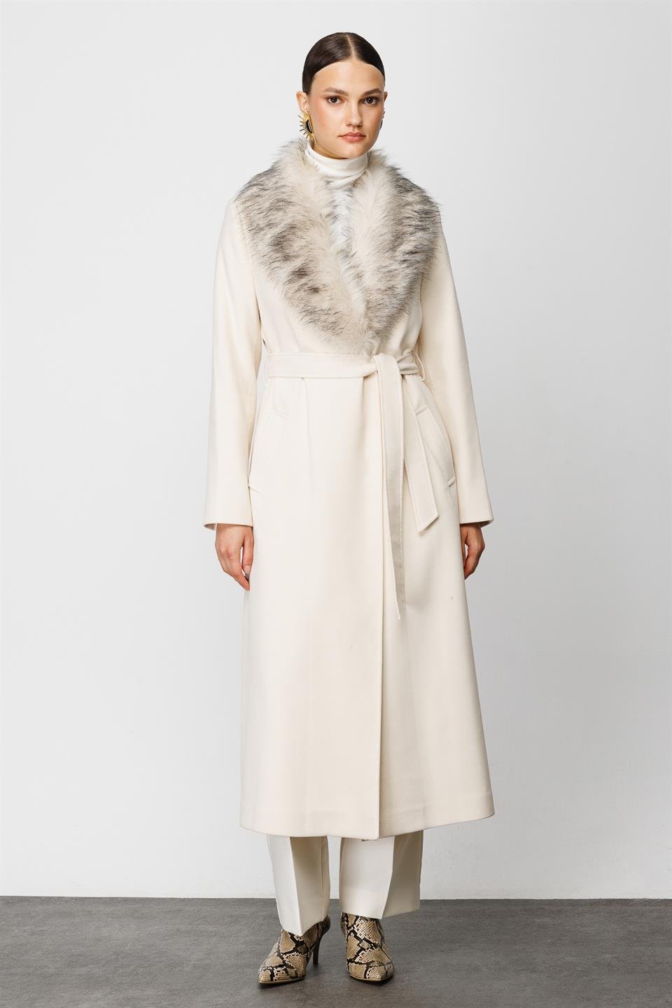 YAKASI KÜRKLÜ KAŞE KABAN EKRU