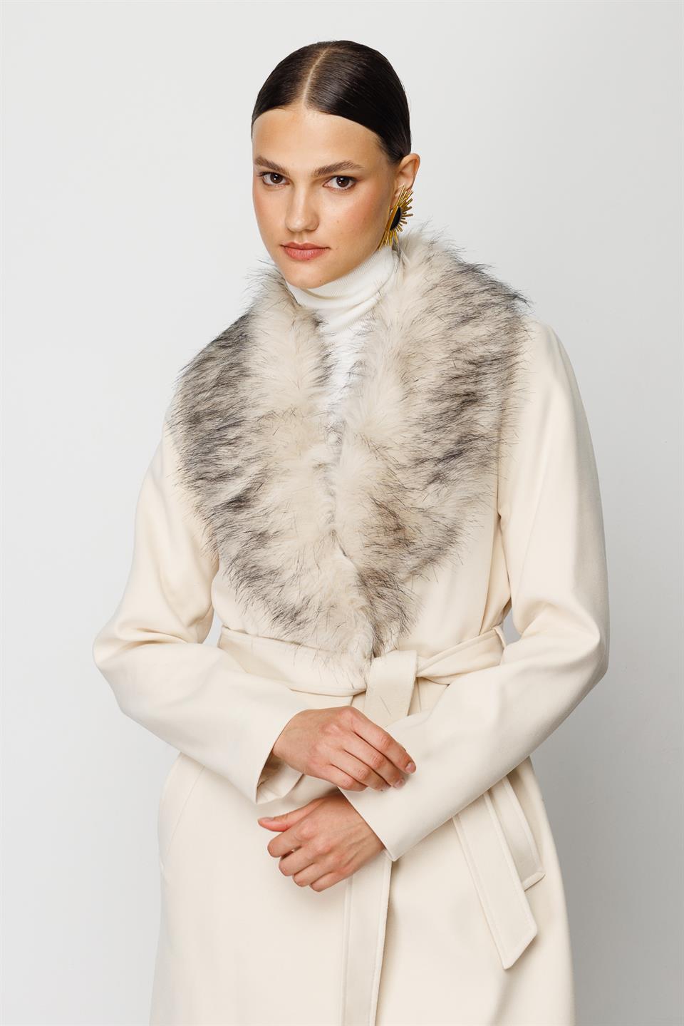 YAKASI KÜRKLÜ KAŞE KABAN EKRU