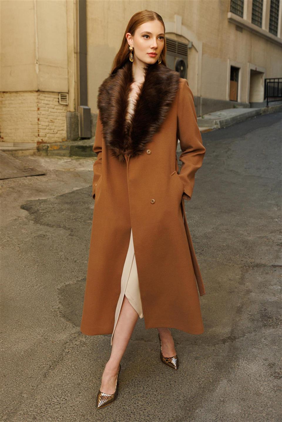 YAKASI KÜRKLÜ KAŞE KABAN TABA