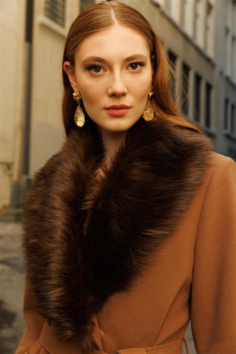 YAKASI KÜRKLÜ KAŞE KABAN TABA