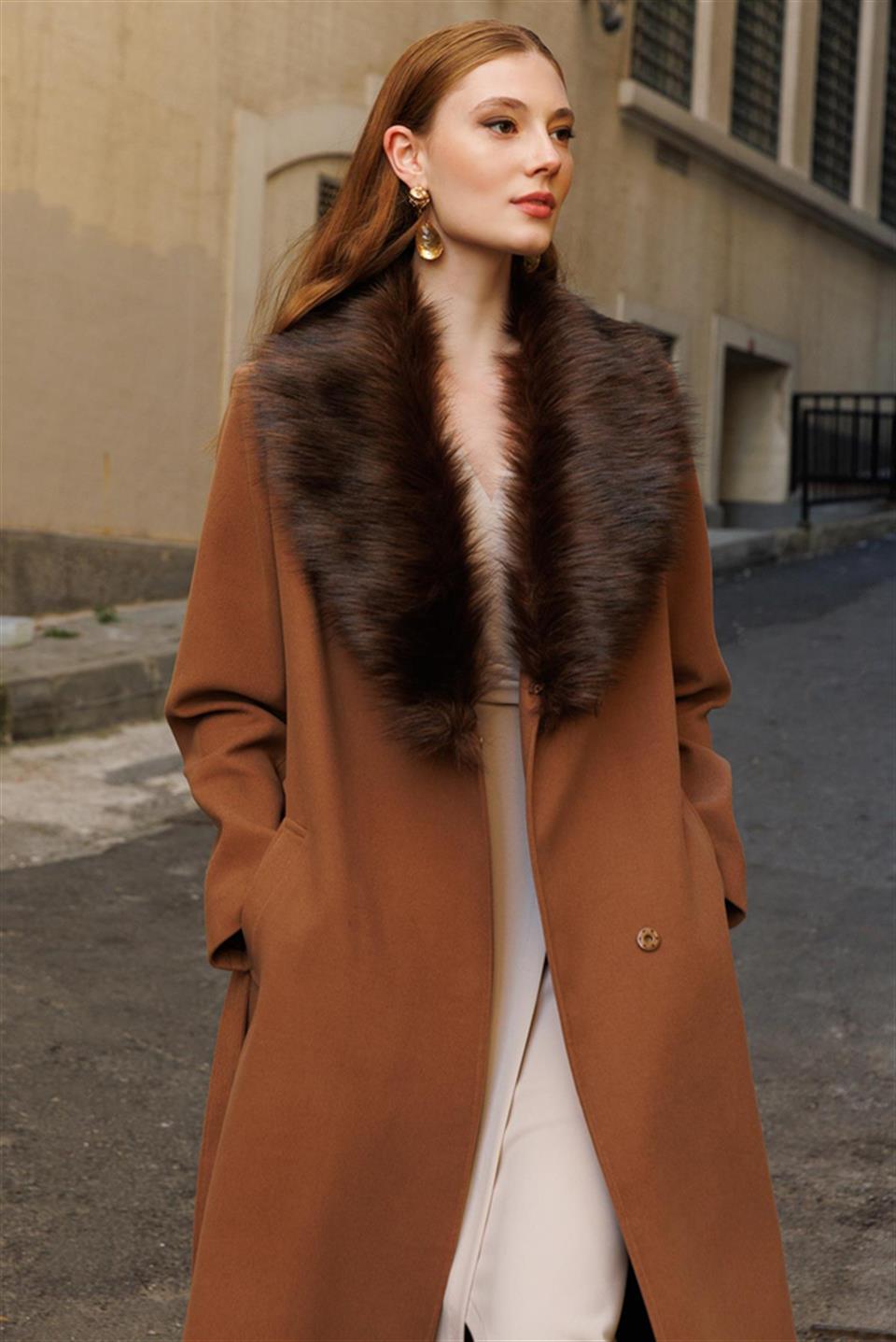 YAKASI KÜRKLÜ KAŞE KABAN TABA