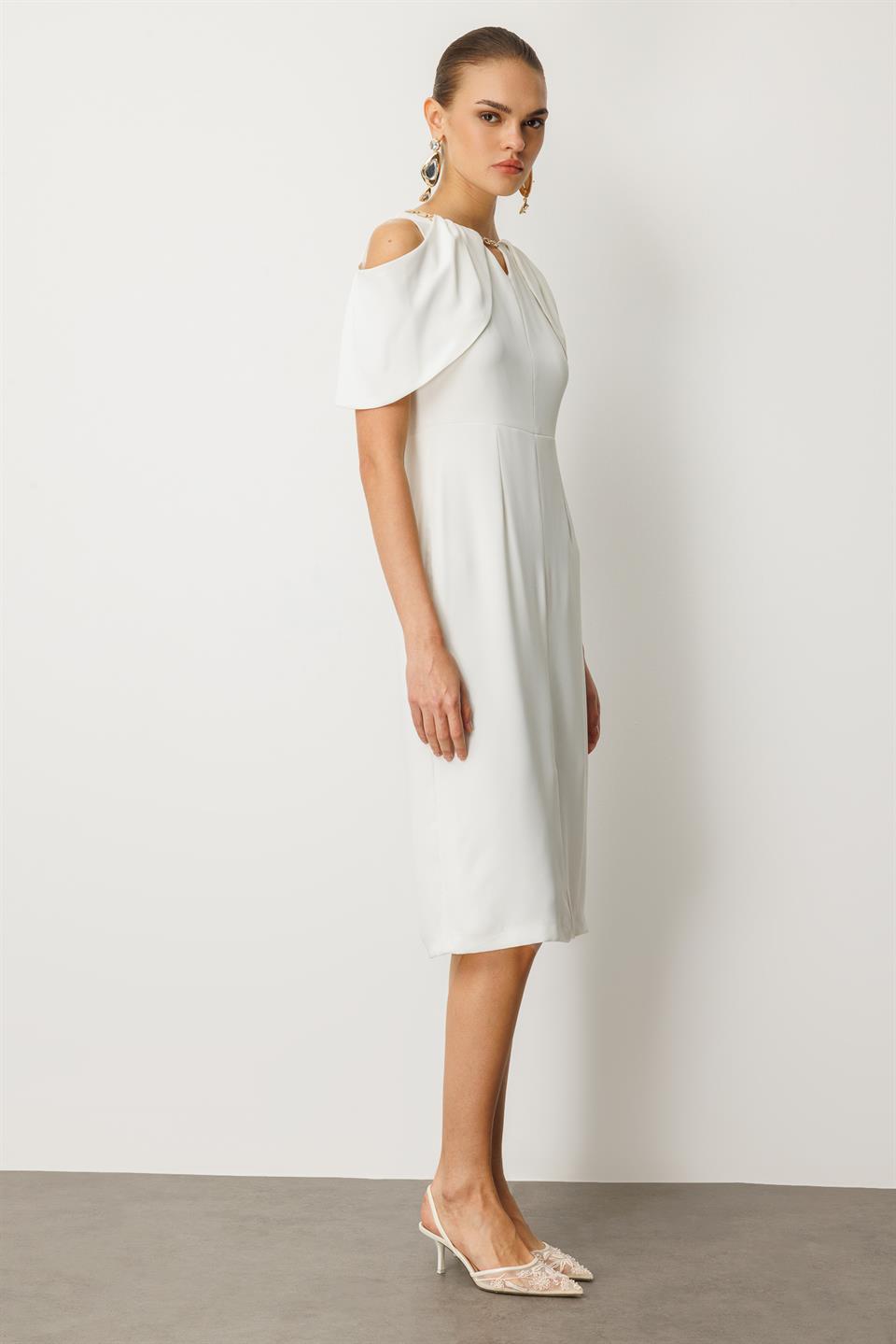 Yakası Taşlı Zincirli Midi Boy Elbise BEYAZ