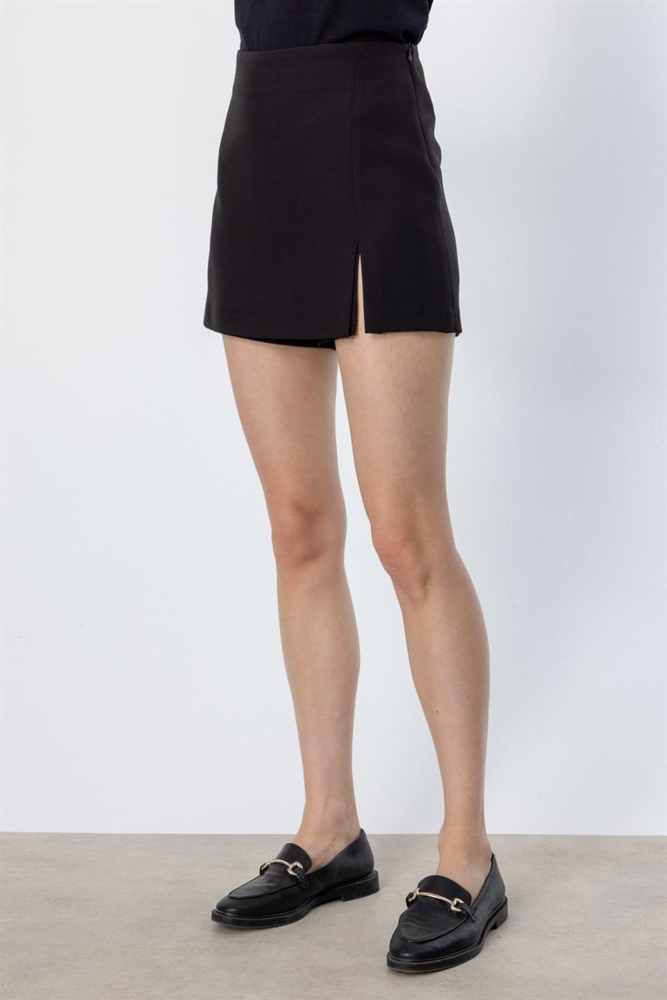 Yanı Yırtmaçlı Şort Etek SİYAH