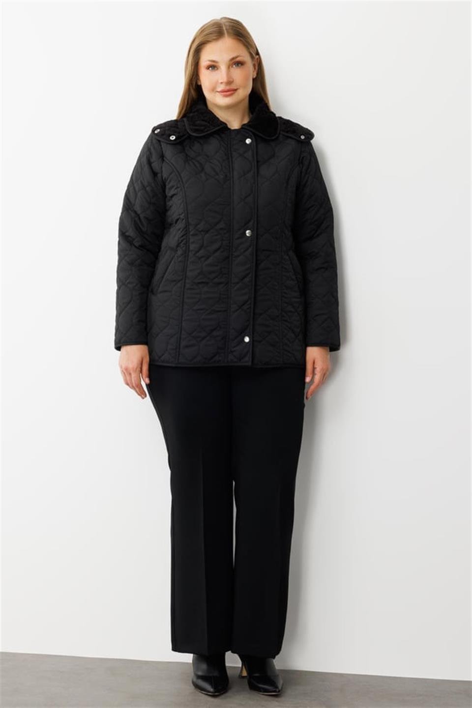 Chain Pattern Quilted Coat BLACK