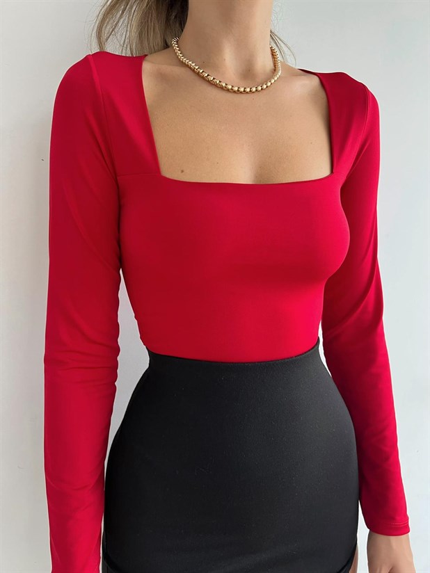 Square collar sandy crop blouse red