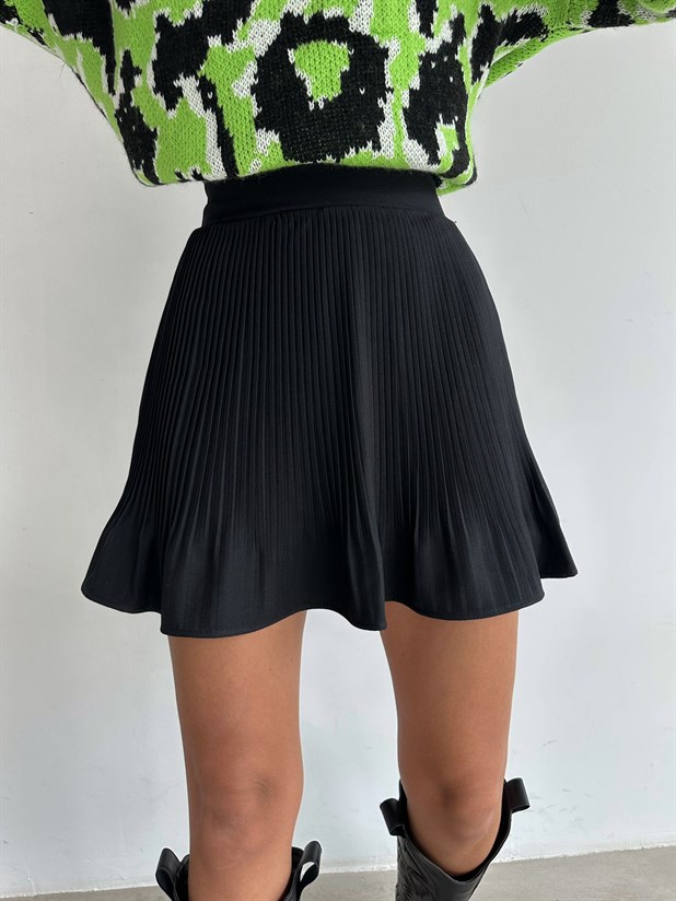 Pleated short skirts black