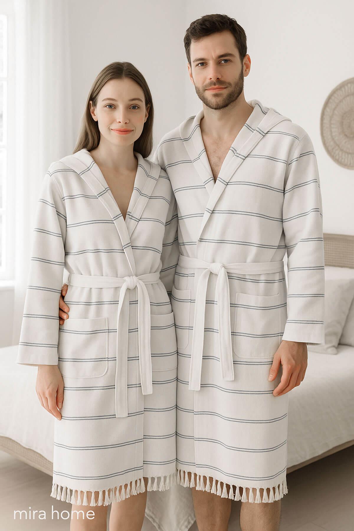 Kapşonlu Unisex Beyaz Çizgili Banyo Deniz Plaj Peştemal Bornozu %100 Pamuklu