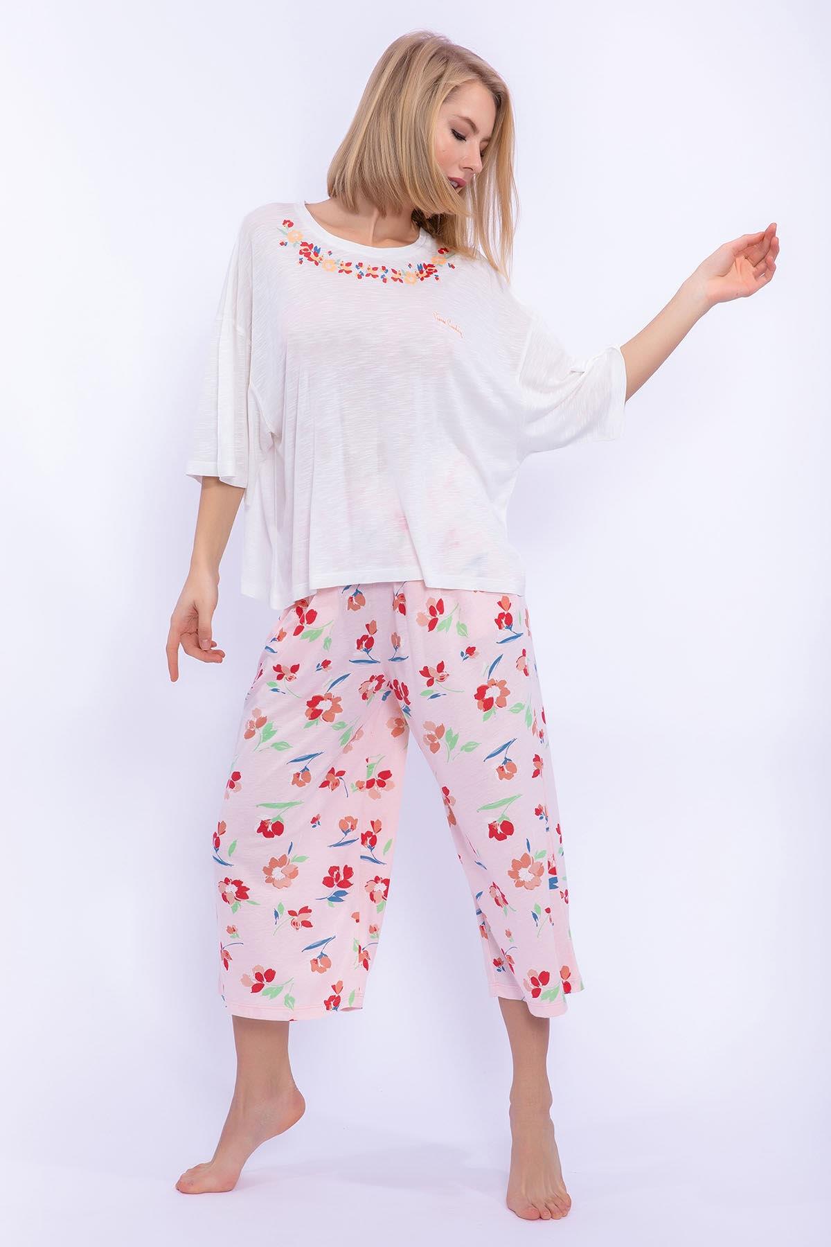 Floral Krem Bol Kesim Kadın Kapri Pijama Takım