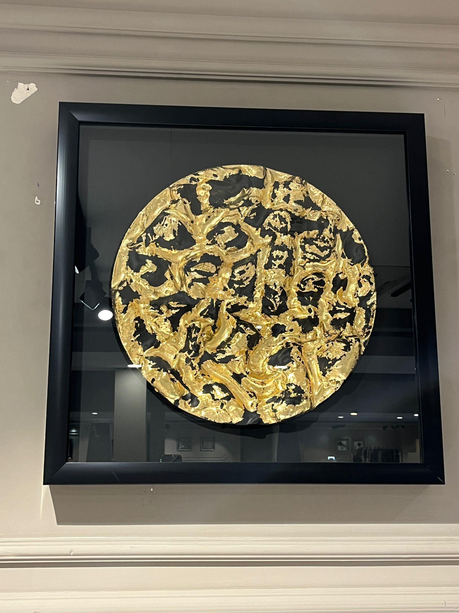 Crearthome Siyah Çerçeveli Yuvarlak Gold Kabartma Tablo 70x70CM