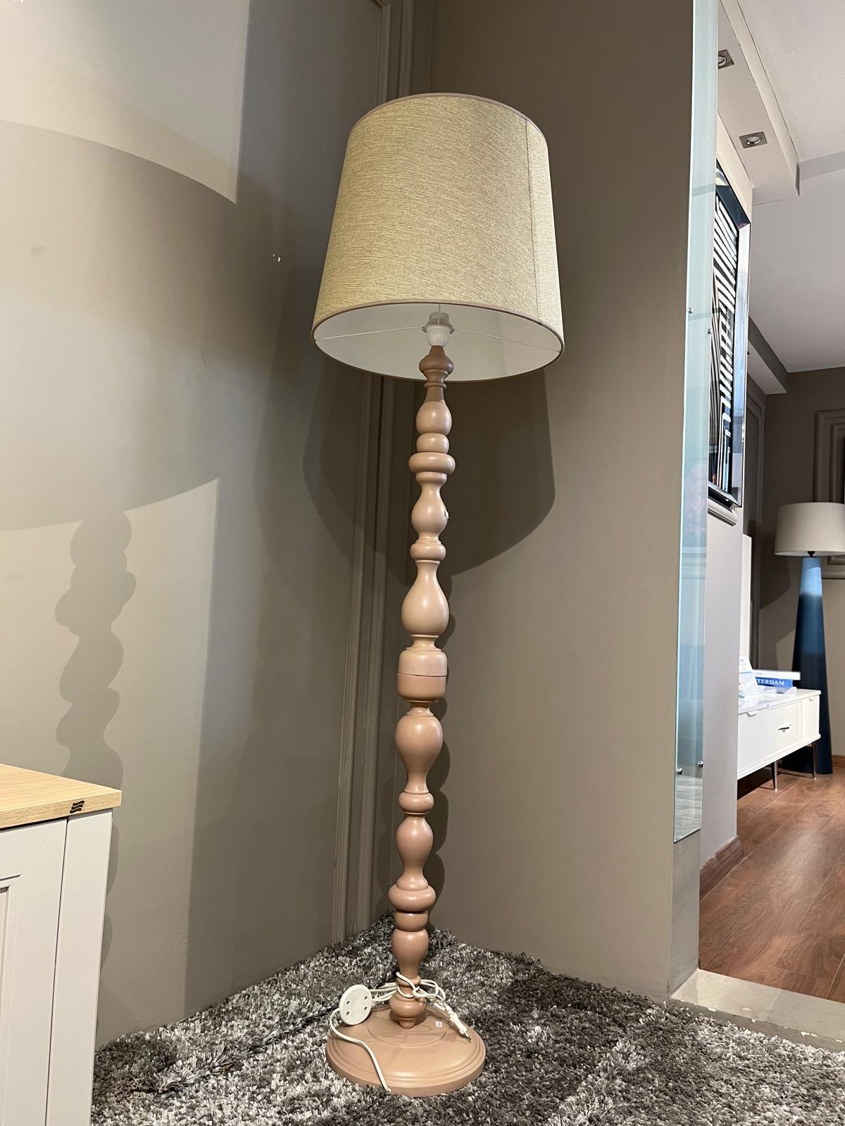 Crearthome Ahşap Ayaklı Krem Lambader