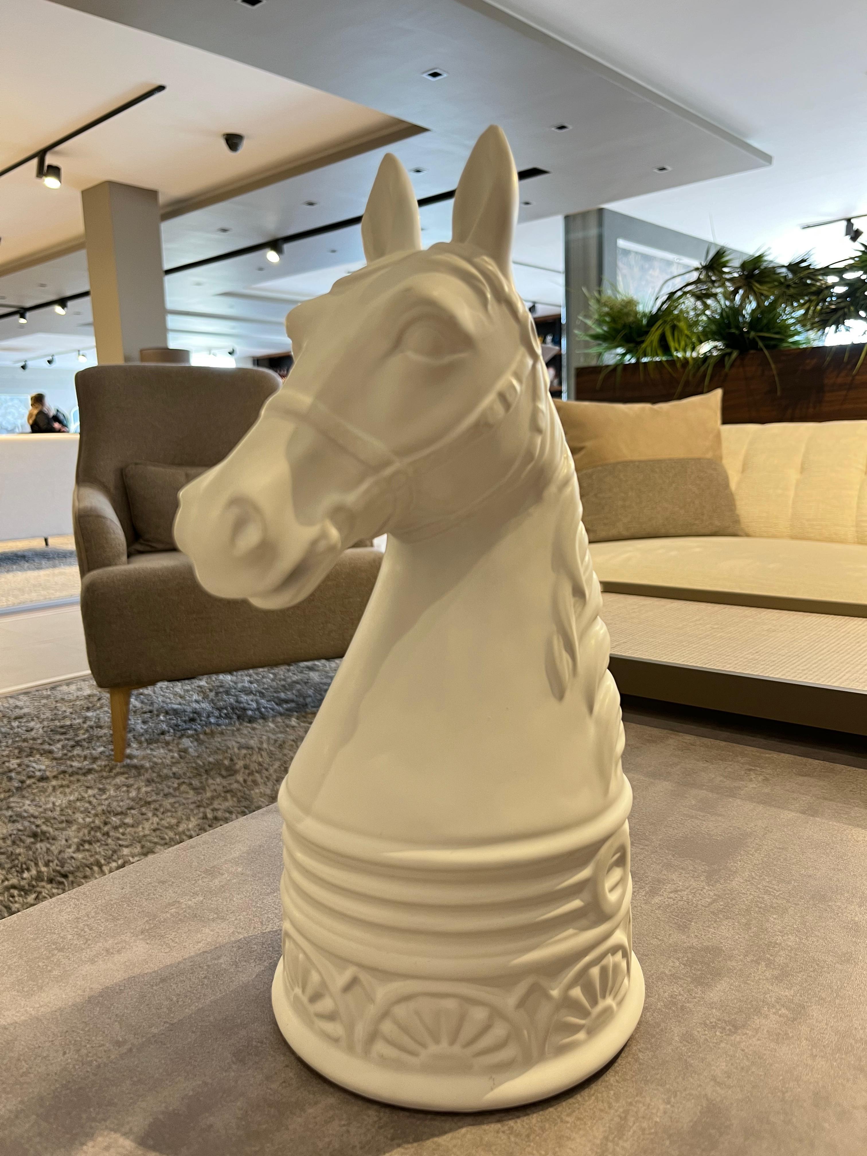 Crearthome Beyaz At Büst 33Cm Biblo Dekoratif Aksesuar 