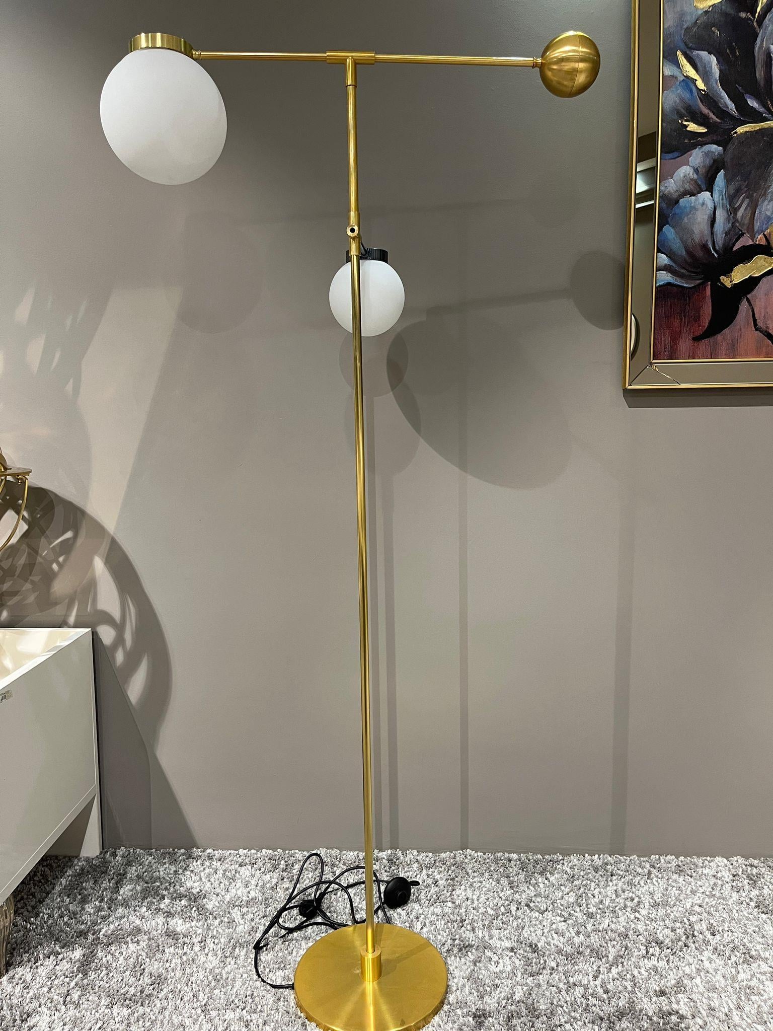 Crearthome Dekoratif Beyaz Şapkalı Gold Metal Ayaklı Lambader 168x78CM