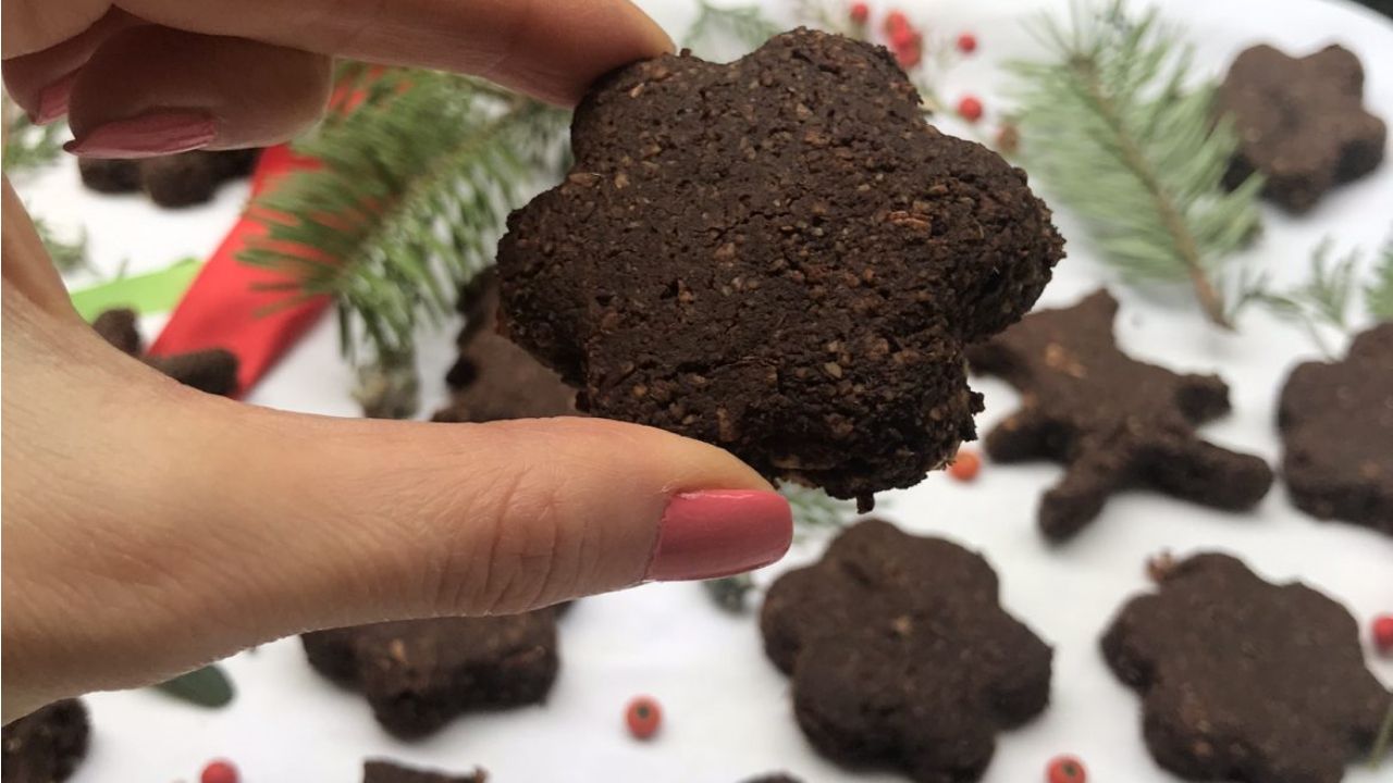 Glutensiz & Şekersiz Keçiboynuzlu Yılbaşı Kurabiyesi