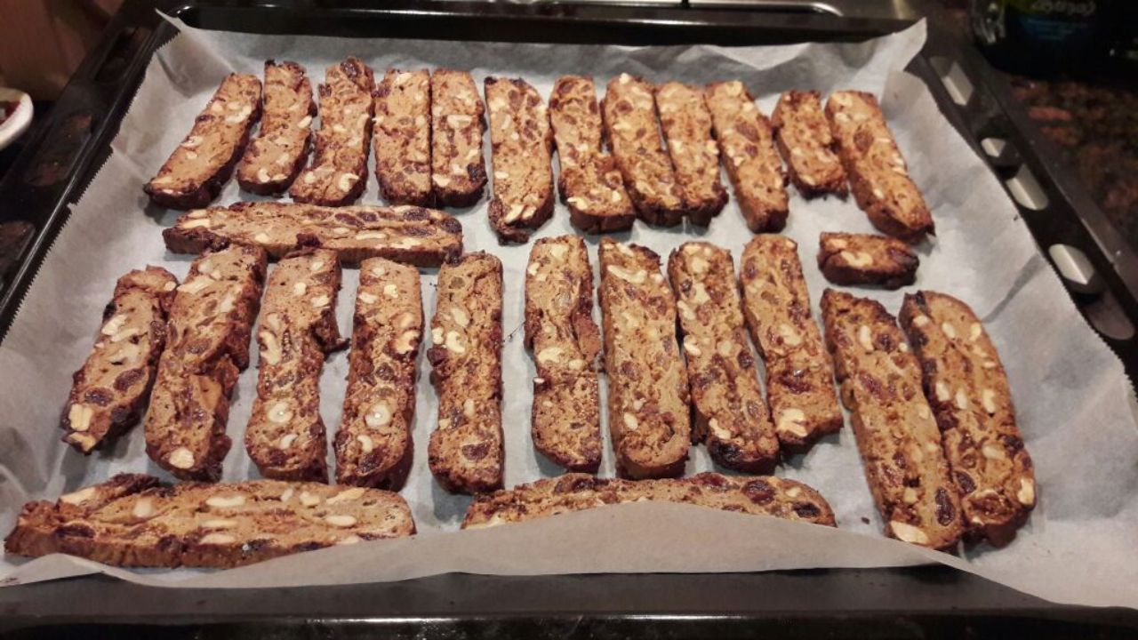 Keçiboynuzu Özlü Şekersiz Biscotti Tarifi