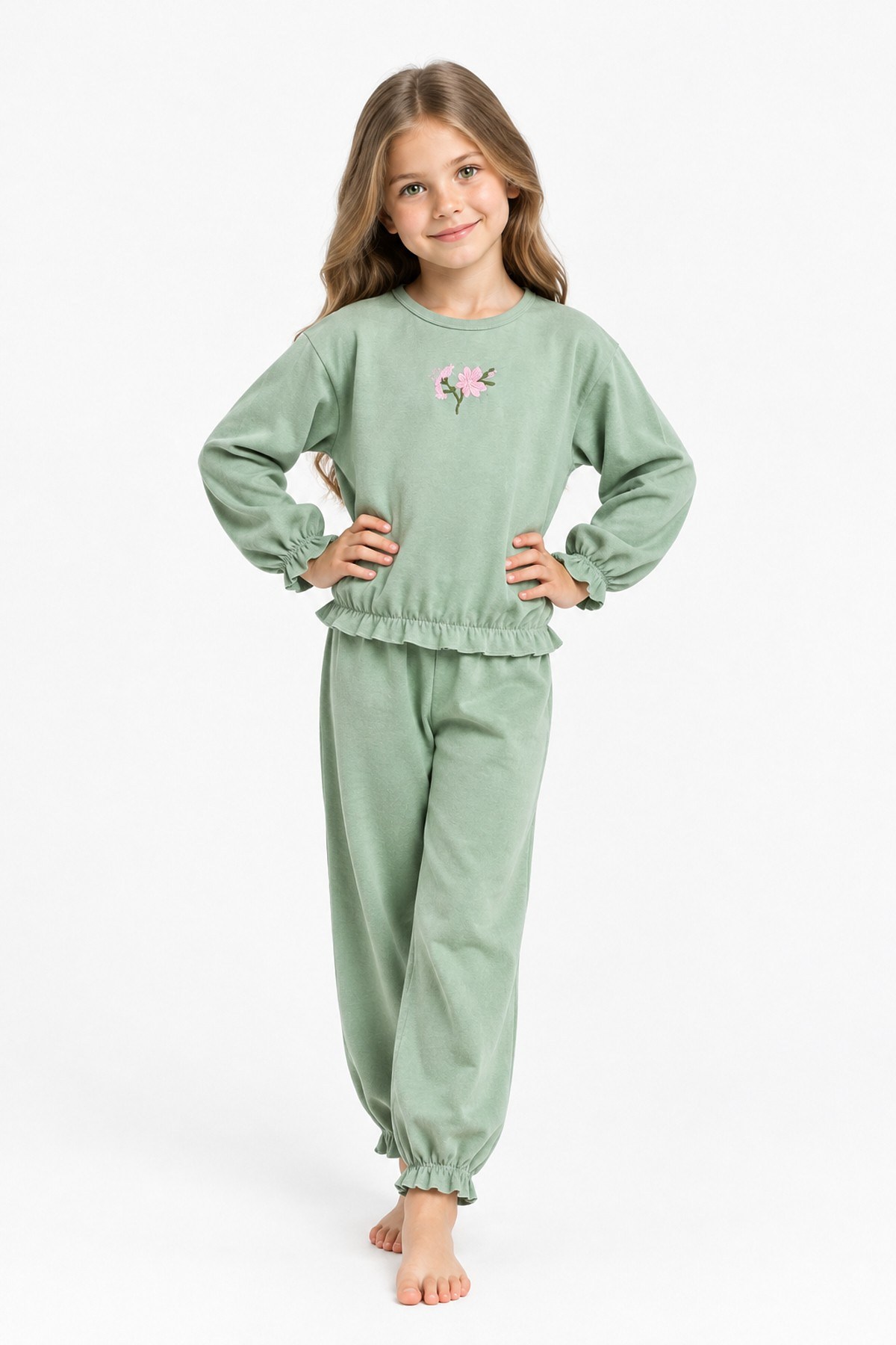Kız Çocuk Çiçek Nakışlı Kol ve Paça Büzgülü %100 Pamuk Süprem Kumaş Uzun Kollu Pijama Takımı