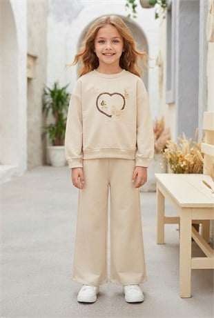 Kız Çocuk Kalp Ve Çiçek Nakışlı %100 Pamuk İki İplik Fırçalı Kumaş Sweat Ve Bol Paça Pantolonlu Takım