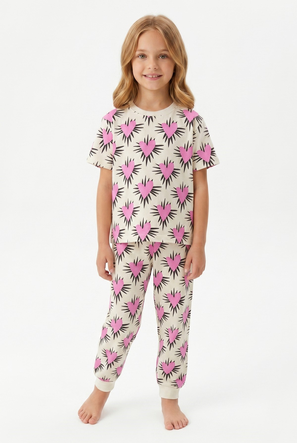 Kız Çocuk Kalp Desenli %100 Pamuk Süprem Penye Kumaş Kısa Kollu Pijama Takımı