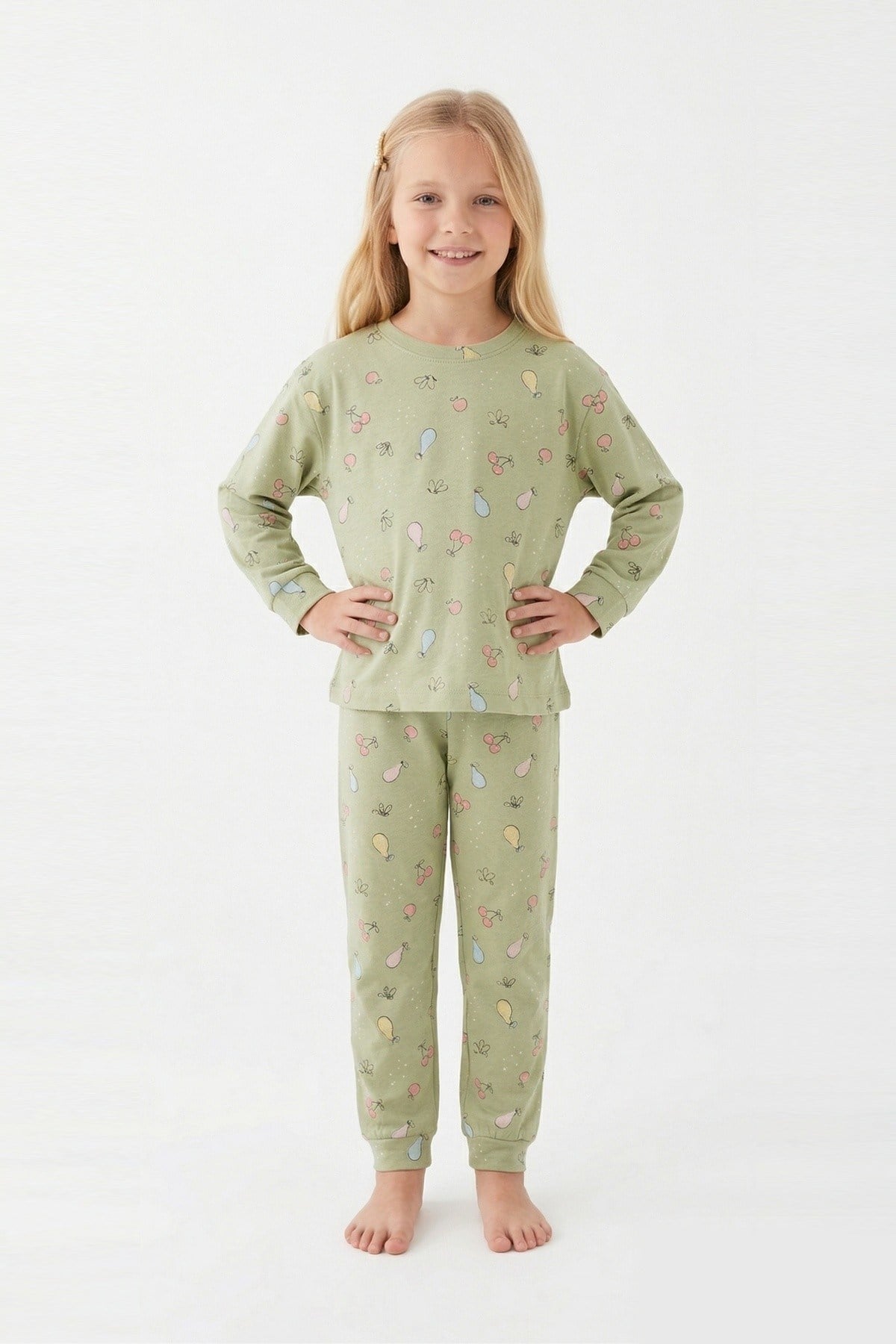 Kız Çocuk Kiraz ve Meyve Desenli %100 Pamuk Süprem Kumaş Uzun Kollu Pijama Takımı