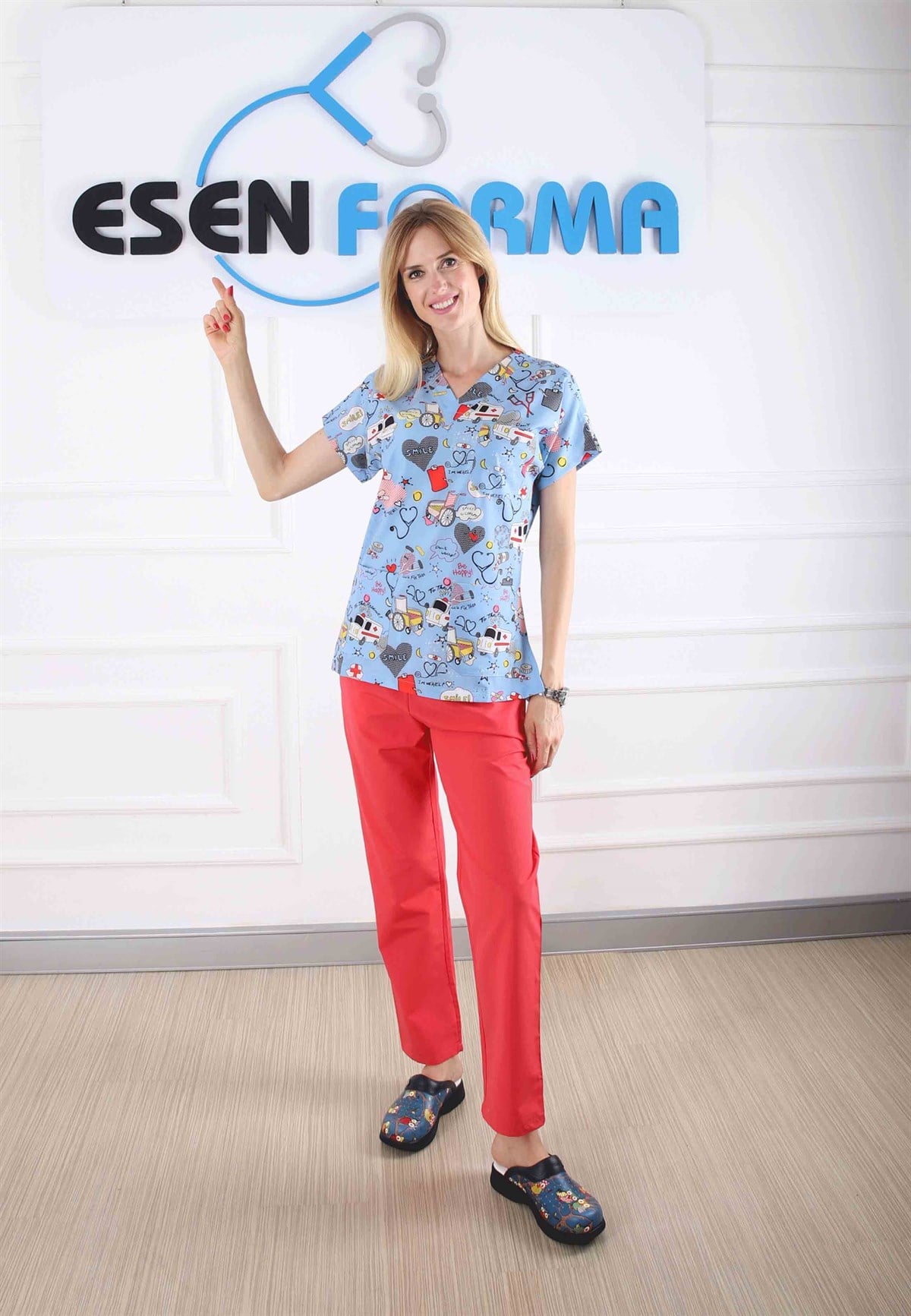 Desenli Kadın Hemşire Forması