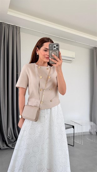 Bej Gold Düğme Detaylı Crop Ceket