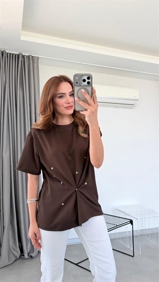 Kahve Juliet Çıtçıt Detaylı Tişört