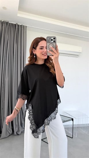 Siyah Dantel Detaylı Tişört