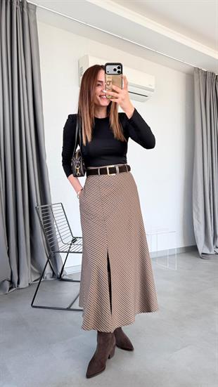 Kemer Detaylı Kazayağı Desenli Üstü Örme Elbise