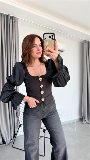 Kare Yaka Tokalı Bluz