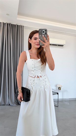 Beyaz Muse Önü Bağcık Detaylı Korse Etek Takım
