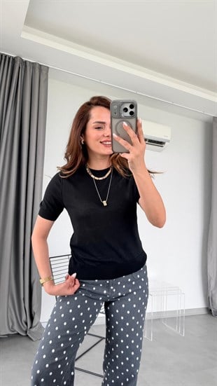 Siyah Emilly Lyocell Karışımlı Minimal Bluz