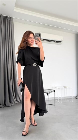 Siyah Kemerli Volanlı Elbise