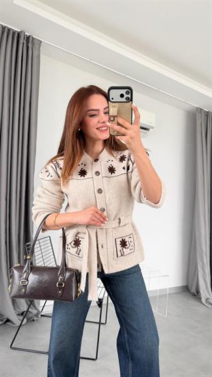 Nakış İşlemeli Kuşak Detaylı Hırka