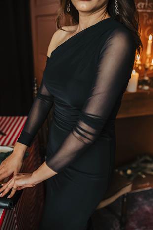 Tül Detaylı Elbise