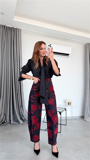 Siyah Puno Fular Detaylı Gömlek