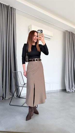 Kemer Detaylı Kazayağı Desenli Üstü Örme Elbise