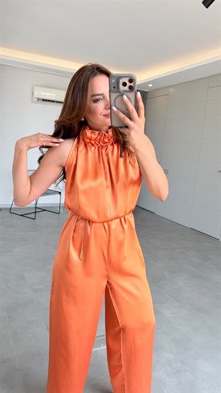 Turuncu Enya Boyundan Bağlama Detaylı Tulum