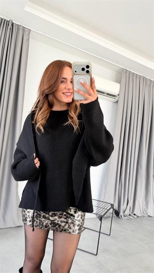 Karma Eşarplı Kazak